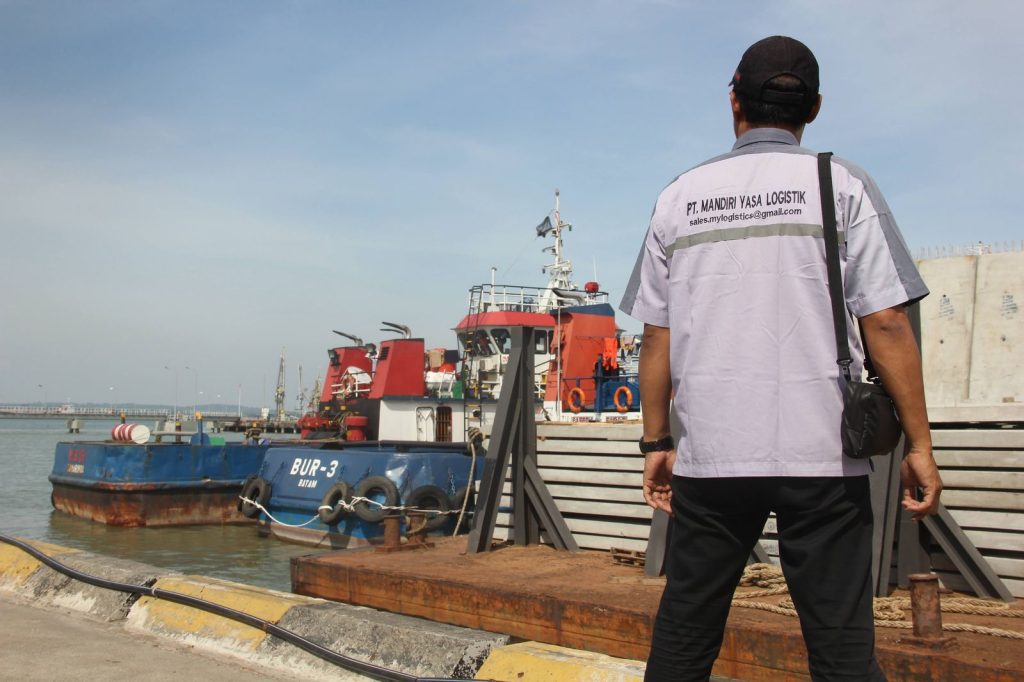 Pengiriman mandiri yasa logistik proyek beton armada laut