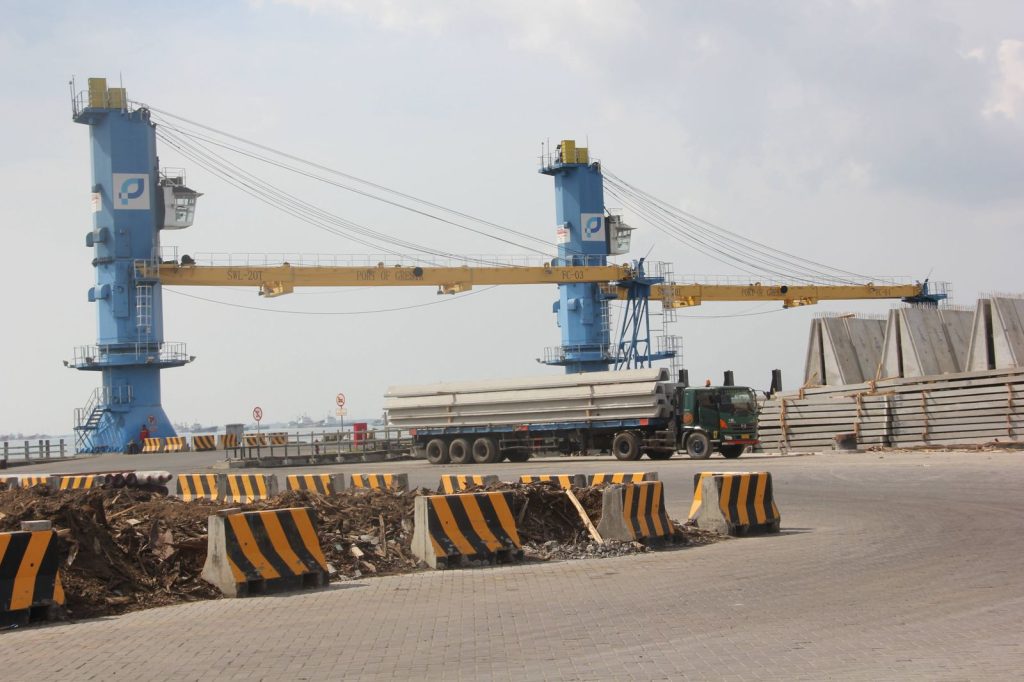 Pengiriman mandiri yasa logistik proyek beton via laut
